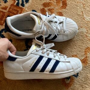 Adidas superstar women’s size 6 white and navy velvet